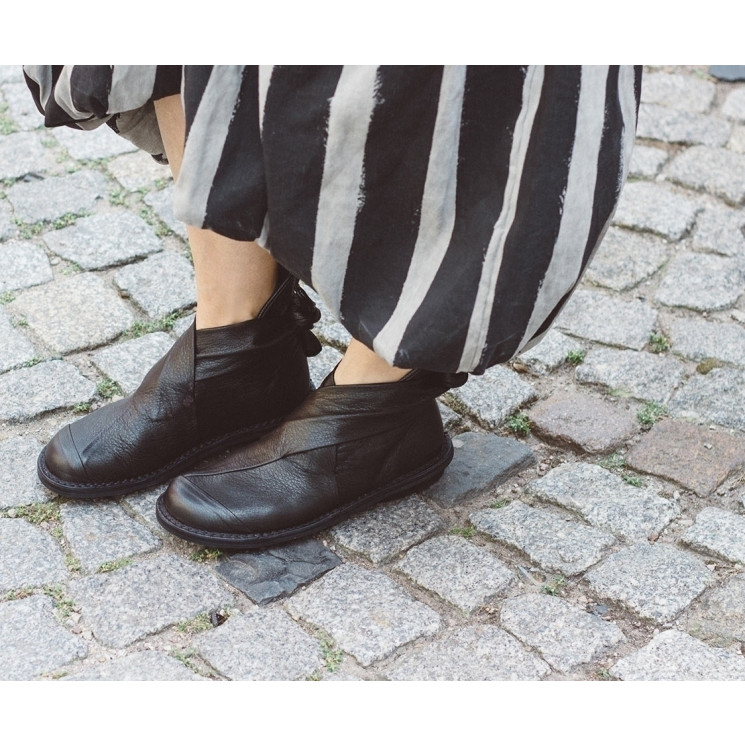 Trippen, Januar f Closed Women's Slip-on Shoes, black