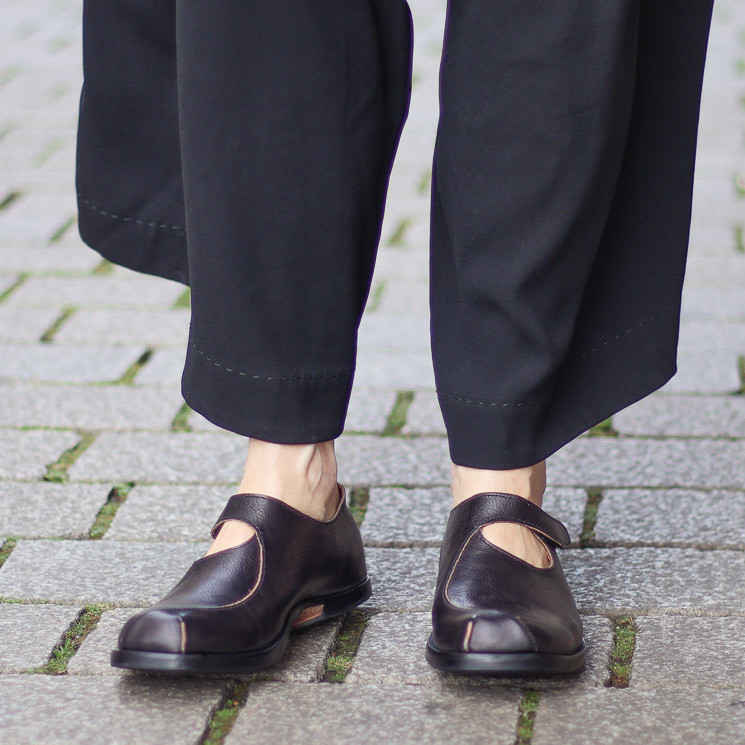 CYDWOQ, Bean Women's Slip-on Shoes, black