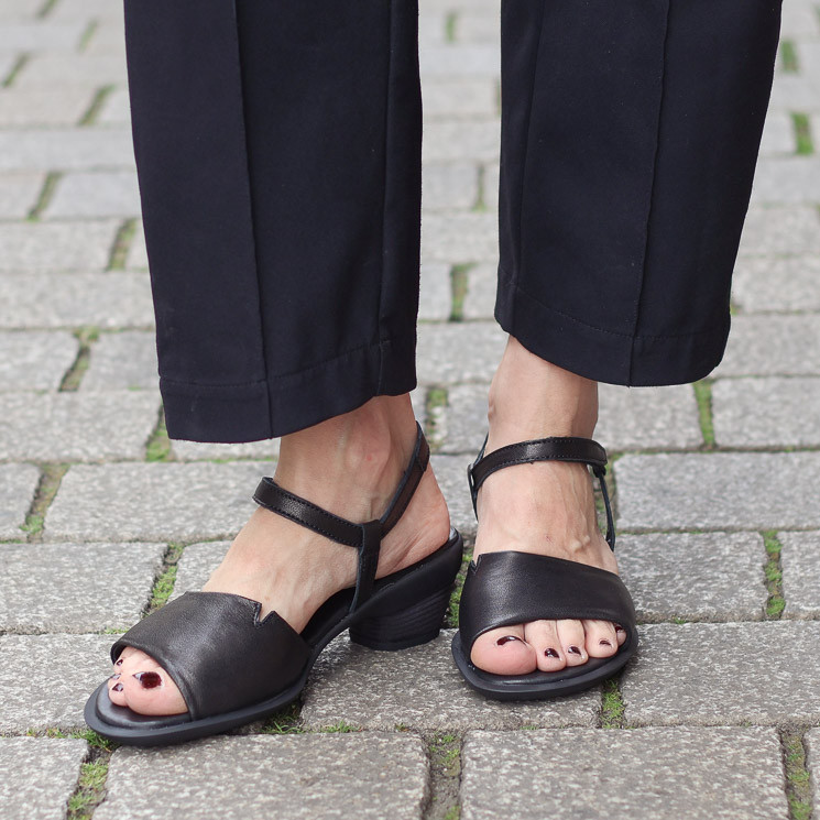 Think, 000596 Zaza Women's heeled Sandals, black