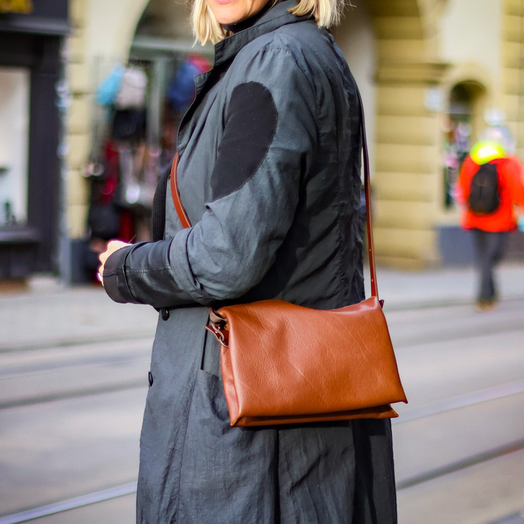 Buy Ellen Truijen, Golondria Mini Women's Shoulder Bag, medium brown » at  MBaetz online