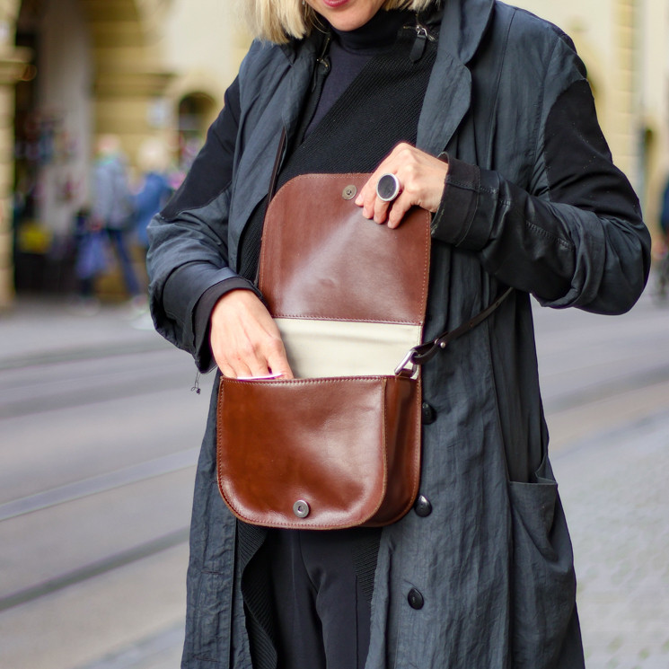 Ellen Truijen Stirrup Womens Shoulder Bag dark brown