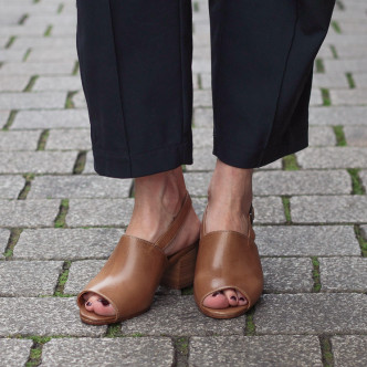Ellen Truijen Rachel Womens heeled Sandals light brown